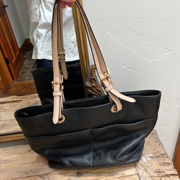 Michael Kor Bedford, Black Pebbled Soft Leather Pocket Tote with Cream Handles - Picture 2 of 5